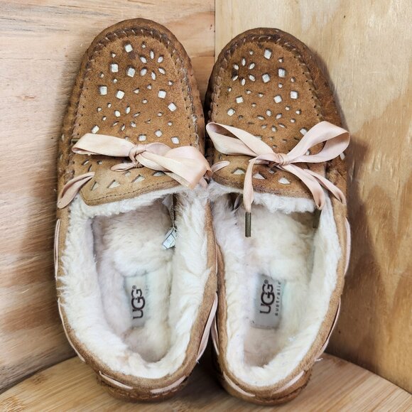 Ugg Womens Dakota Sunshine Flora Perforated Chestnut Moccasin Suede Slippers - Picture 6 of 9
